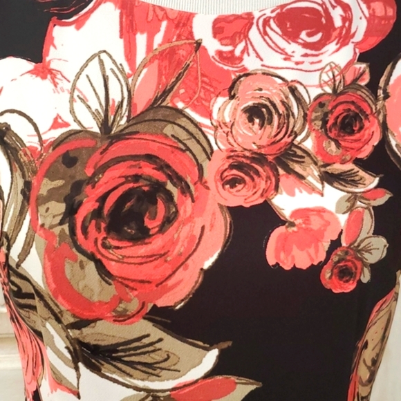 Rose print sleeveless dress - Picture 2 of 4